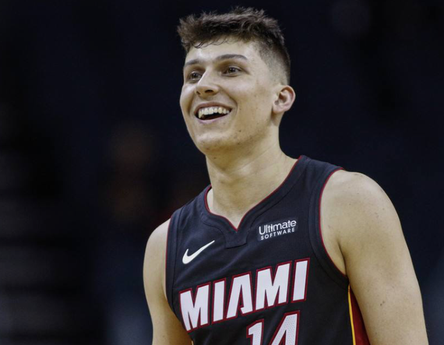 出极强的比 出极强的比