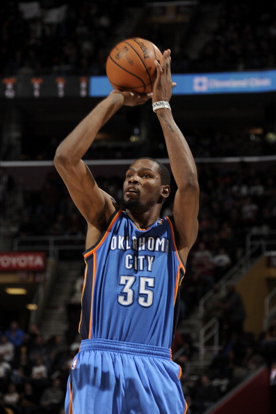 貌似厄德高在前场的大范围上前压迫，只有哈弗茨能帮他兜底