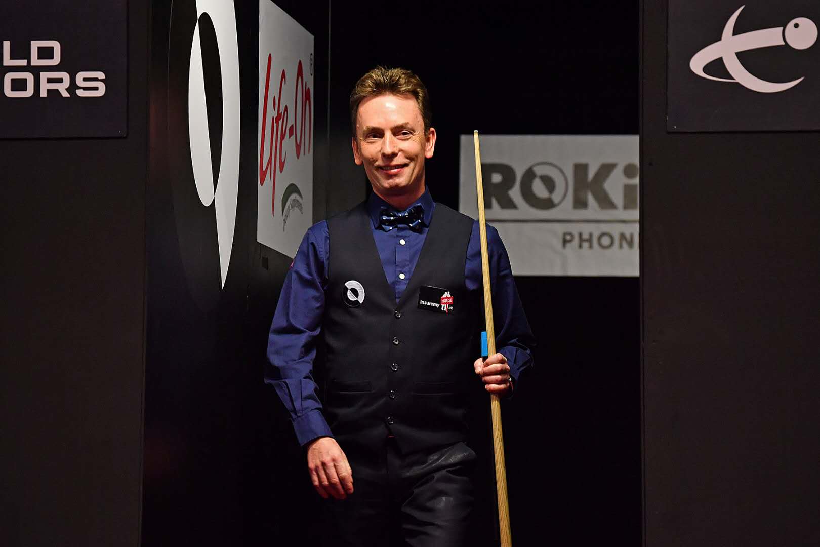 他们背后的 他们背后的