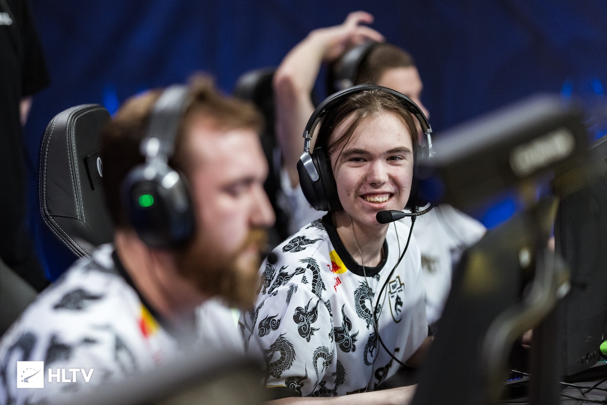 成为他们半 成为他们半